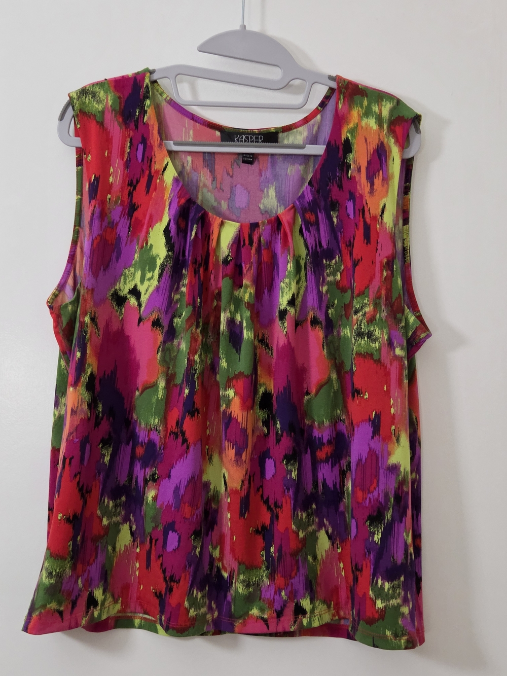 Kasper Multicolor Sleeveless Scoop Neck Camisole - Pink, Green & Purple Print